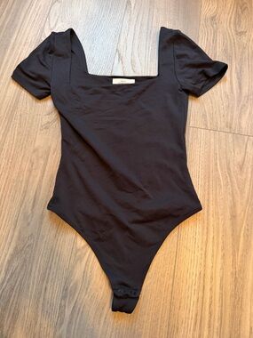 Babaton Contour Bodysuit – Black Square Neck | Small